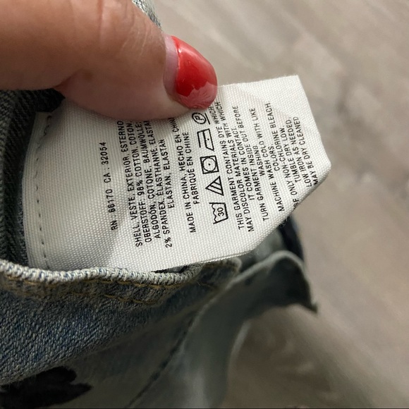 🆕 Anthropologie Denim Skirt Embroidered Flowers - Picture 4 of 12